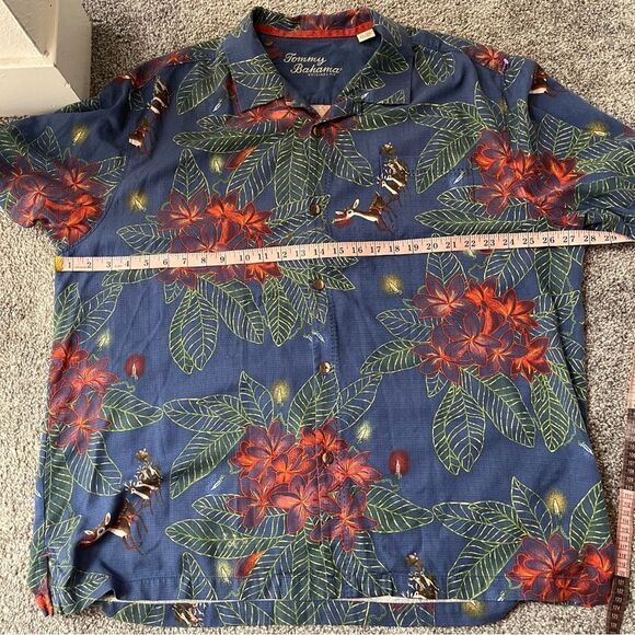 Tommy Bahama Christmas short sleeve Hawaiian shirt with reindeer and poinsettia - Picture 11 of 13